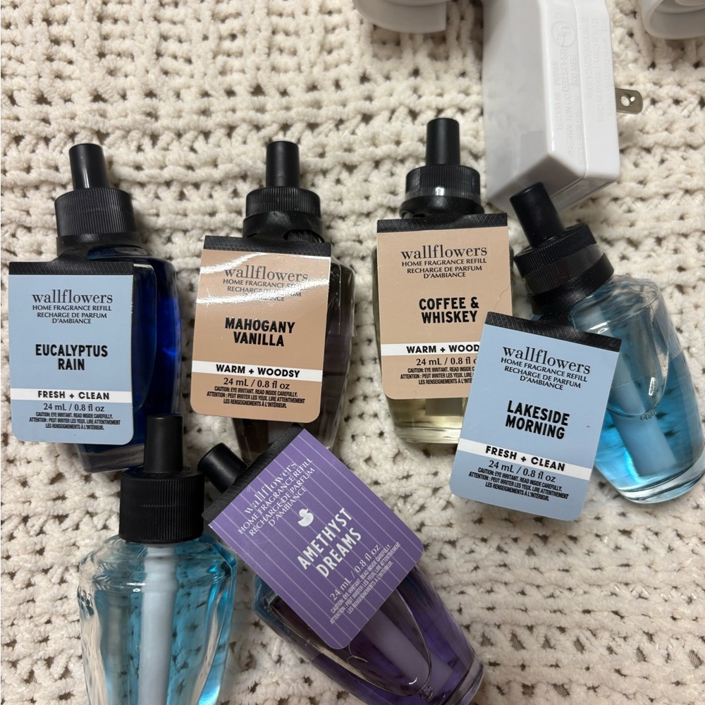 Wallflower Scented Oil Set with White Plug-Ins - Picture 2 of 4